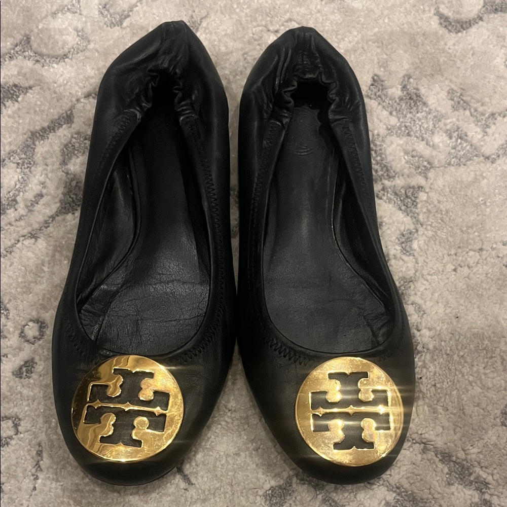 Tory Burch Women's Flats in Black with Gold Emblem